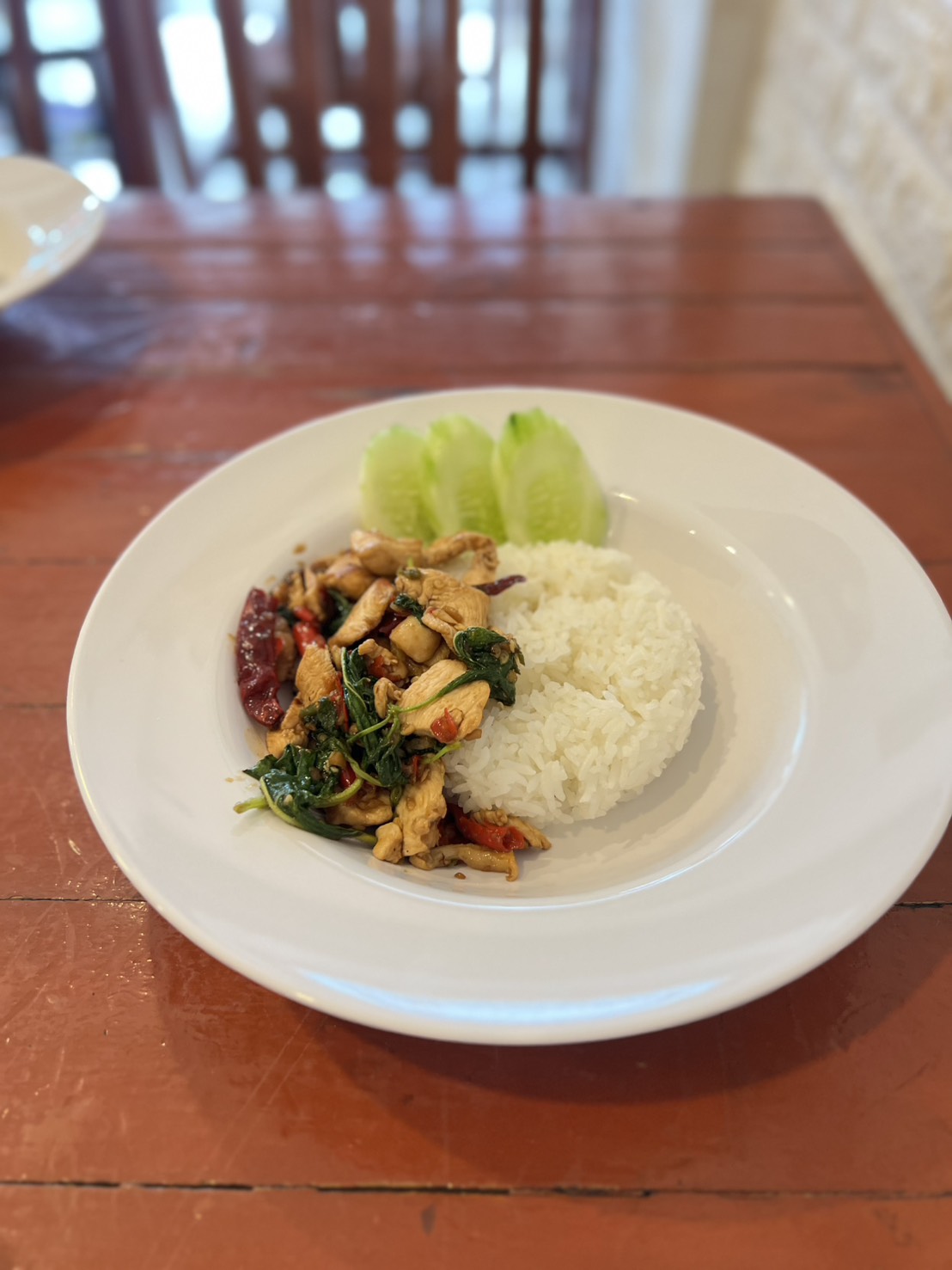 กะเพราอกไก่ราดข้าว